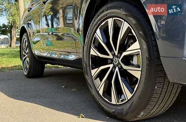 Позашляховик / Кросовер Volvo XC60 2023 в 