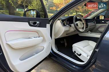 Позашляховик / Кросовер Volvo XC60 2023 в 