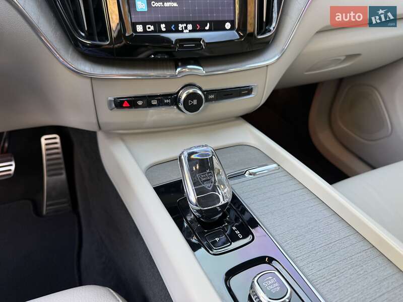 Внедорожник / Кроссовер Volvo XC60 2023 в Киеве