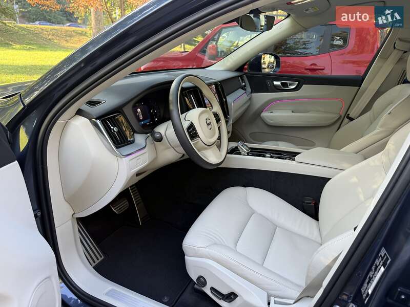 Внедорожник / Кроссовер Volvo XC60 2023 в Киеве