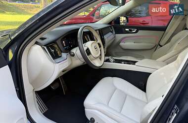 Позашляховик / Кросовер Volvo XC60 2023 в 