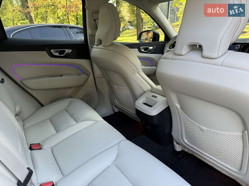 Внедорожник / Кроссовер Volvo XC60 2023 в Киеве