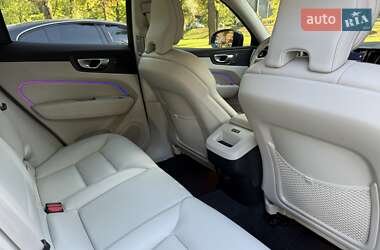 Позашляховик / Кросовер Volvo XC60 2023 в 