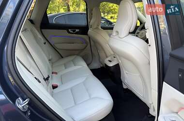Позашляховик / Кросовер Volvo XC60 2023 в 