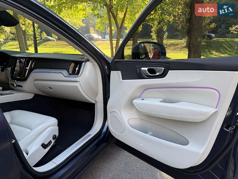 Внедорожник / Кроссовер Volvo XC60 2023 в Киеве