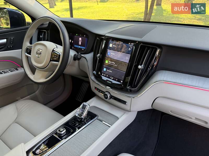 Внедорожник / Кроссовер Volvo XC60 2023 в Киеве