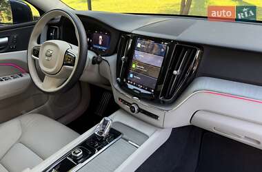 Позашляховик / Кросовер Volvo XC60 2023 в 