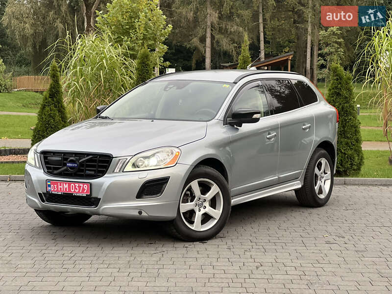 Внедорожник / Кроссовер Volvo XC60 2013 в 
