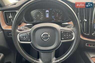 Внедорожник / Кроссовер Volvo XC60 2020 в 