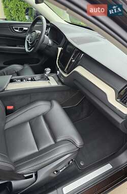Внедорожник / Кроссовер Volvo XC60 2018 в 