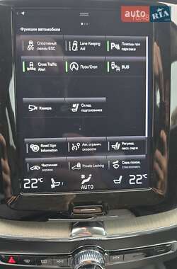 Внедорожник / Кроссовер Volvo XC60 2018 в 