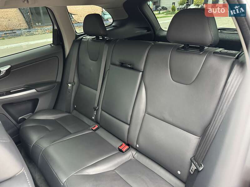 Внедорожник / Кроссовер Volvo XC60 2016 в Луцке