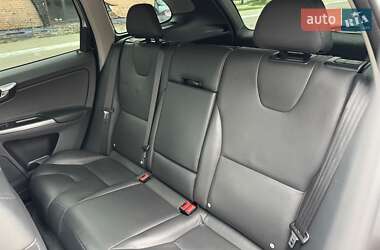 Внедорожник / Кроссовер Volvo XC60 2016 в 
