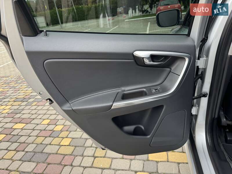 Внедорожник / Кроссовер Volvo XC60 2016 в Луцке
