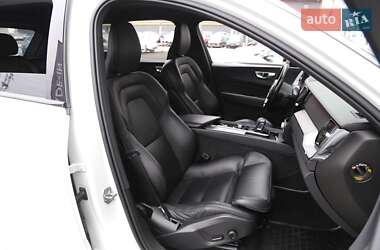 Внедорожник / Кроссовер Volvo XC60 2019 в 