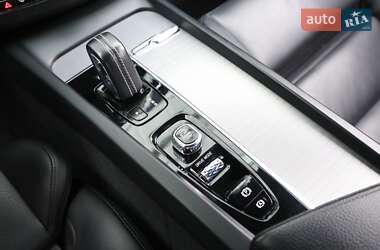Внедорожник / Кроссовер Volvo XC60 2019 в 