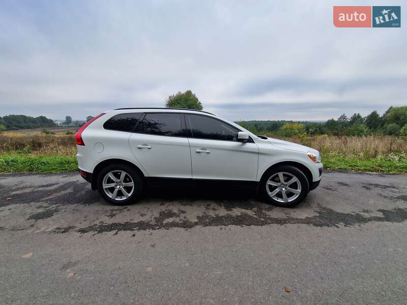 Внедорожник / Кроссовер Volvo XC60 2012 в 