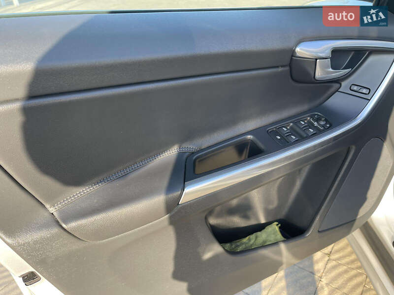 Внедорожник / Кроссовер Volvo XC60 2013 в Владимире фото 9 Внедорожник / Кроссовер Volvo XC60 2013 в Владимире