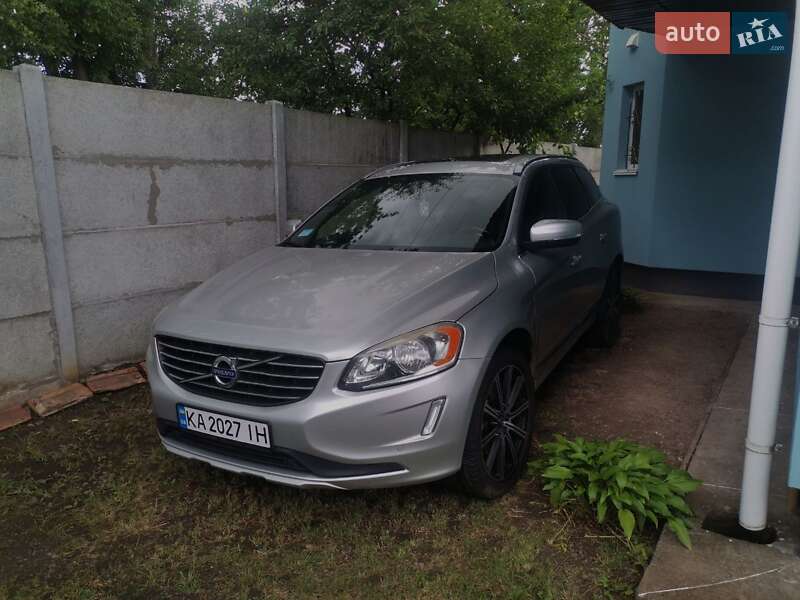 Внедорожник / Кроссовер Volvo XC60 2015 в 