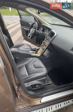 Внедорожник / Кроссовер Volvo XC60 2012 в 