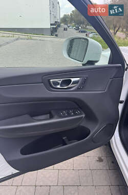 Внедорожник / Кроссовер Volvo XC60 2022 в 