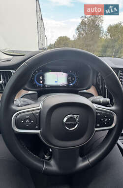 Внедорожник / Кроссовер Volvo XC60 2022 в 