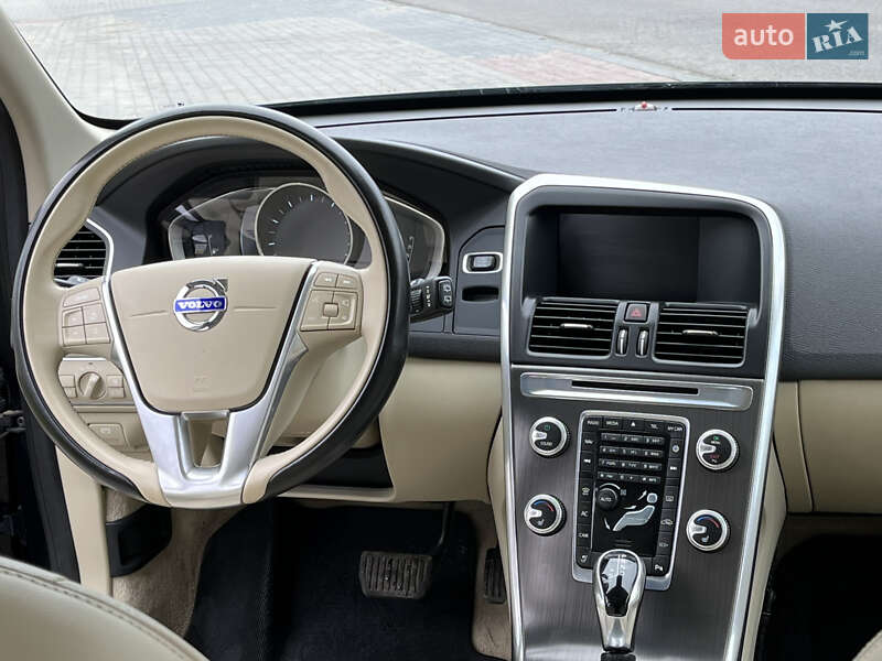 Внедорожник / Кроссовер Volvo XC60 2015 в Теребовле