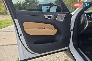 Внедорожник / Кроссовер Volvo XC60 2023 в 