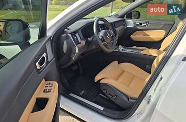 Внедорожник / Кроссовер Volvo XC60 2023 в 