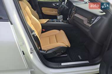 Внедорожник / Кроссовер Volvo XC60 2023 в 