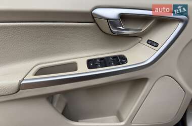 Внедорожник / Кроссовер Volvo XC60 2012 в 