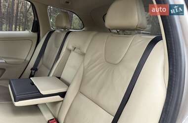 Внедорожник / Кроссовер Volvo XC60 2012 в 