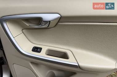 Внедорожник / Кроссовер Volvo XC60 2012 в 