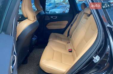 Внедорожник / Кроссовер Volvo XC60 2019 в 