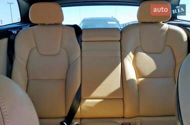 Внедорожник / Кроссовер Volvo XC60 2020 в 