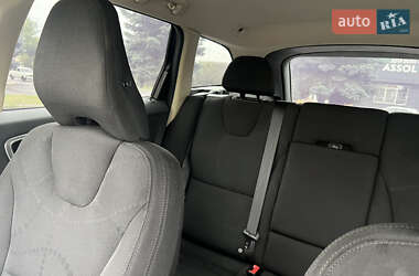 Внедорожник / Кроссовер Volvo XC60 2012 в 