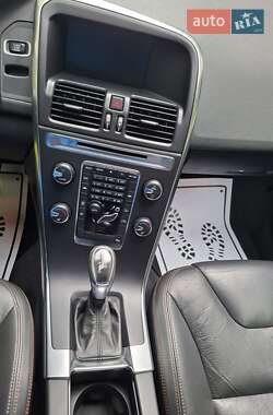 Внедорожник / Кроссовер Volvo XC60 2012 в 