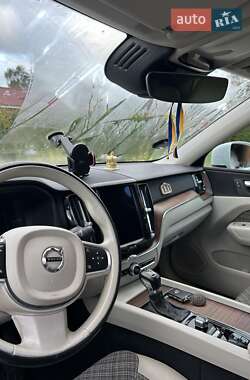 Позашляховик / Кросовер Volvo XC60 2017 в 