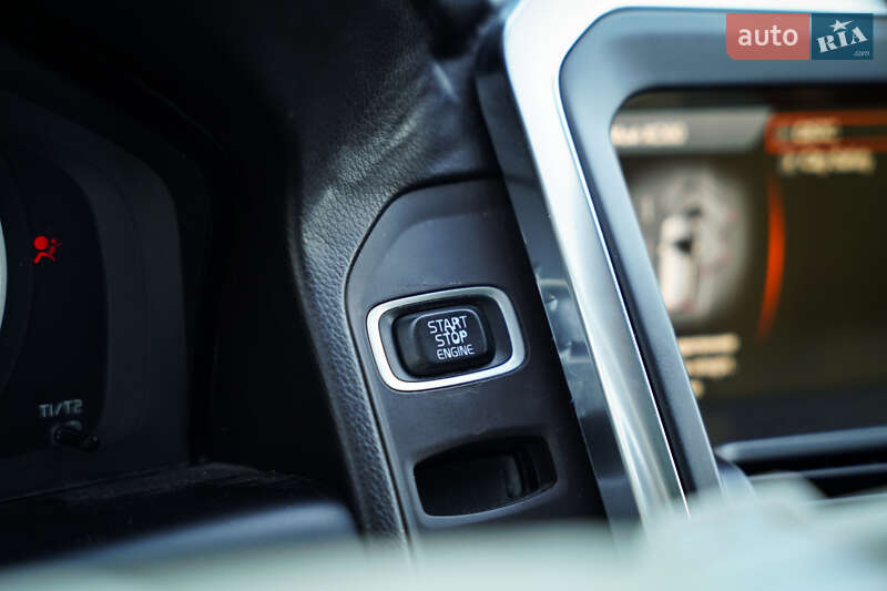 Внедорожник / Кроссовер Volvo XC60 2012 в Черновцах