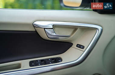 Внедорожник / Кроссовер Volvo XC60 2012 в 