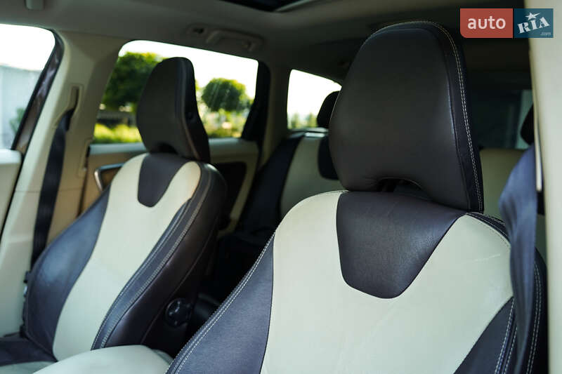 Внедорожник / Кроссовер Volvo XC60 2012 в Черновцах