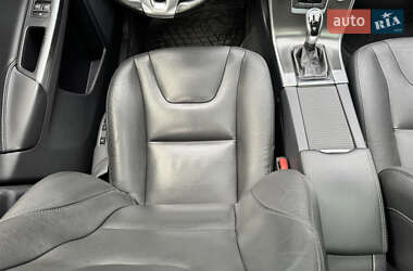 Внедорожник / Кроссовер Volvo XC60 2015 в 