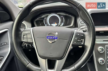 Внедорожник / Кроссовер Volvo XC60 2015 в 