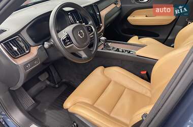 Внедорожник / Кроссовер Volvo XC60 2018 в 