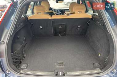 Внедорожник / Кроссовер Volvo XC60 2018 в 