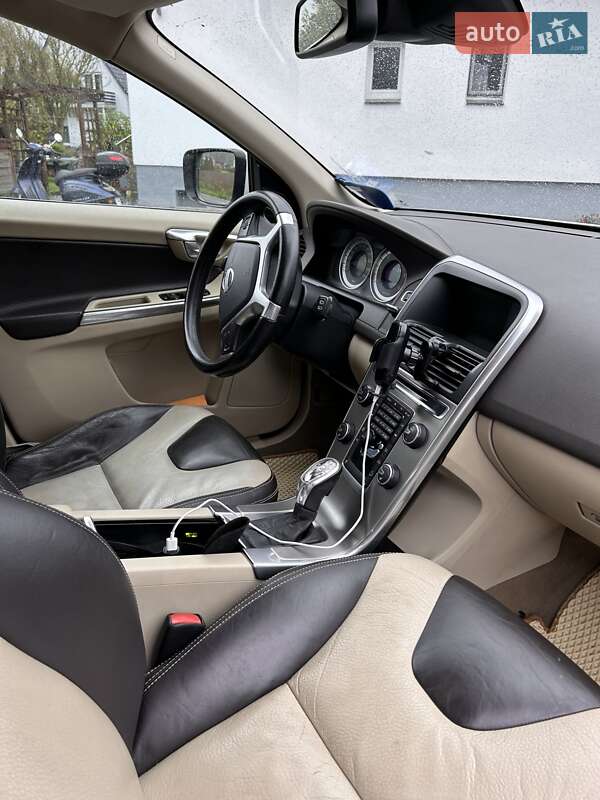 Внедорожник / Кроссовер Volvo XC60 2012 в Киеве