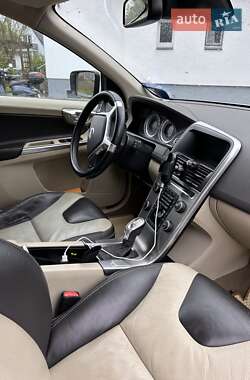 Внедорожник / Кроссовер Volvo XC60 2012 в 