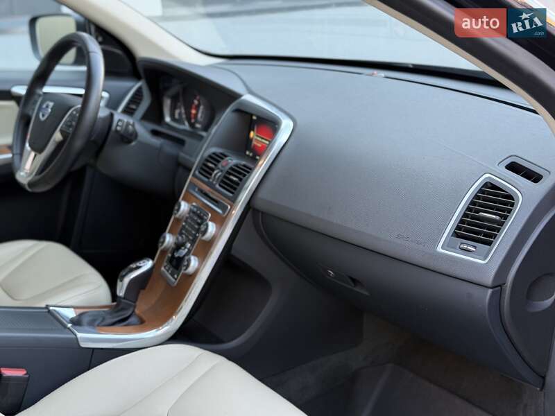 Внедорожник / Кроссовер Volvo XC60 2016 в Львове