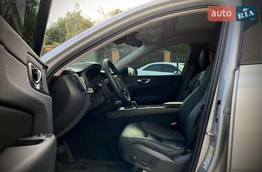 Внедорожник / Кроссовер Volvo XC60 2023 в 