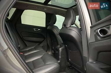 Внедорожник / Кроссовер Volvo XC60 2023 в 